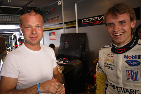 En sløj Jan Magnussen sammen med holdkammerat Antonio Garcia kort før afslutningen på Le Mans.